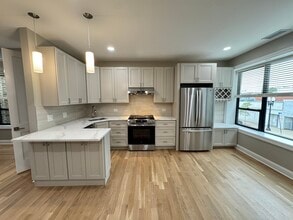 4635 N Clark St, Unit 2 in Chicago, IL - Building Photo - Building Photo