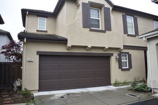 8473 Roseto Rd in Roseville, CA - Building Photo