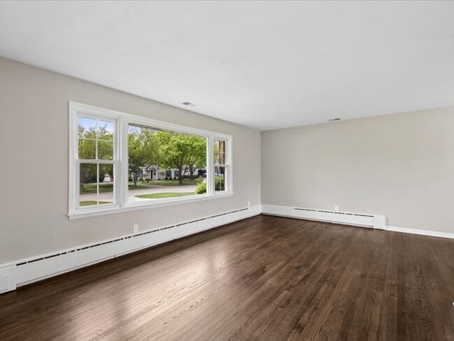 619 Rockland Ave in Lake Bluff, IL - Building Photo - Building Photo