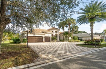 6404 NW 93rd Dr in Parkland, FL - Building Photo - Building Photo