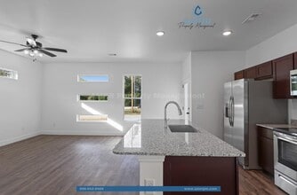 891 States Ave in Bentonville, AR - Building Photo - Building Photo