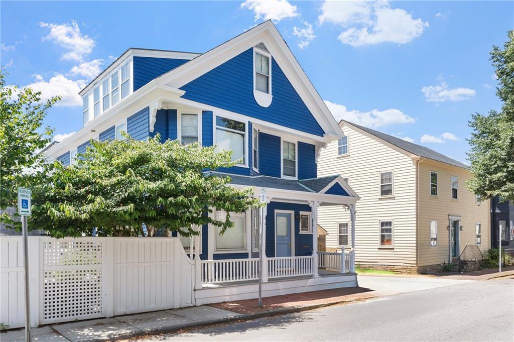 21 Division St in Newport, RI - Building Photo