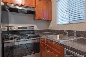 5011 SW Beaverton Hillsdale Hwy in Portland, OR - Building Photo - Building Photo