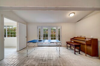 22932 Califa St in Los Angeles, CA - Building Photo - Building Photo