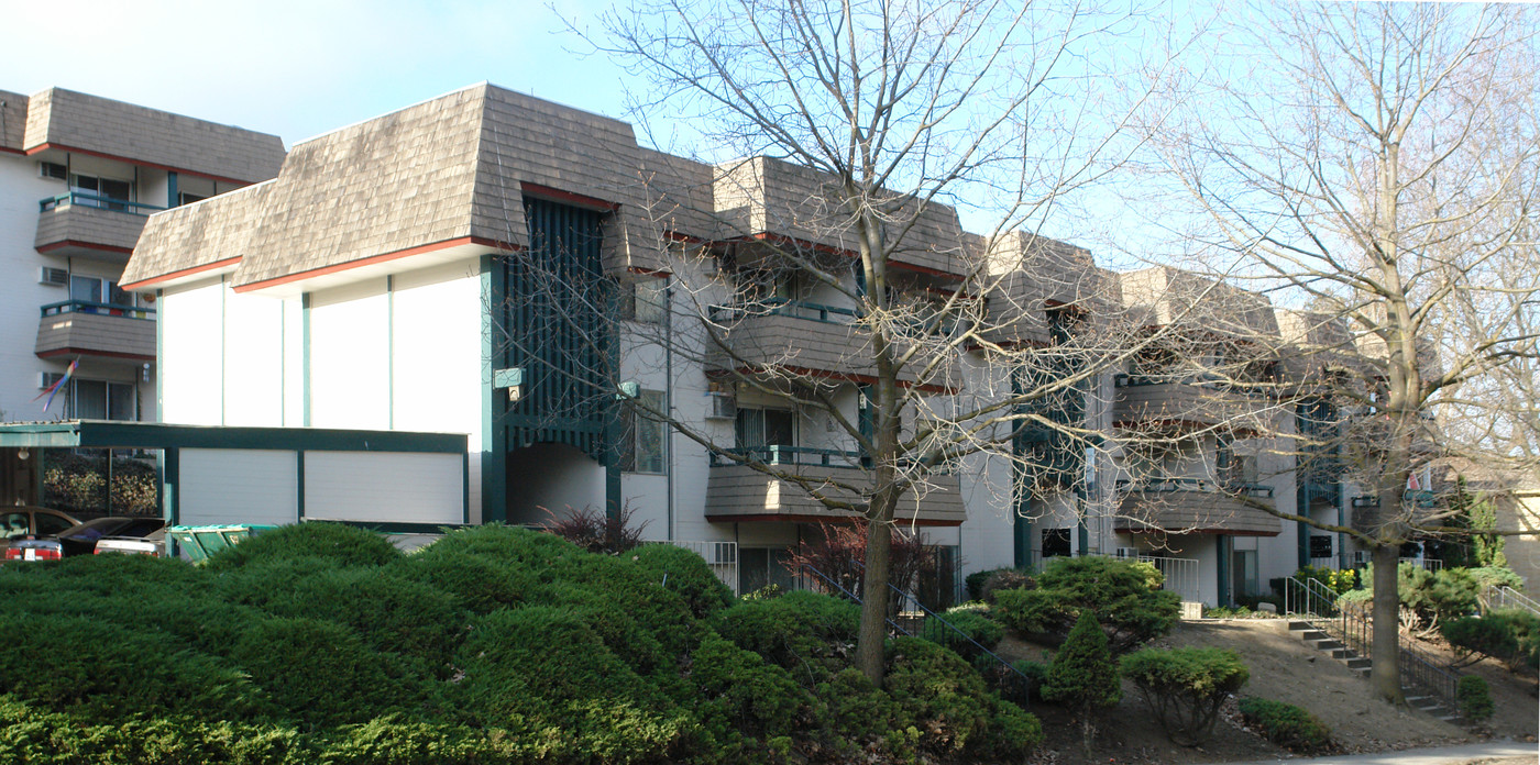 Maple View in Spokane, WA - Building Photo