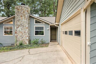 2076 Lake Ridge Terrace in Lawrenceville, GA - Foto de edificio - Building Photo