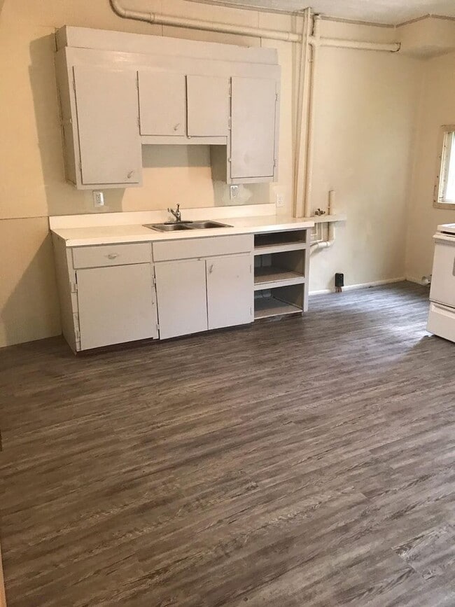 property at 73-75 N 9th St