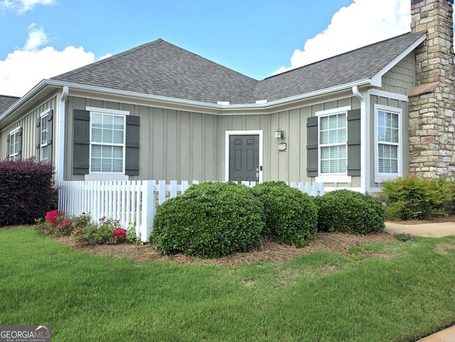 property at 412 Nandina Ct