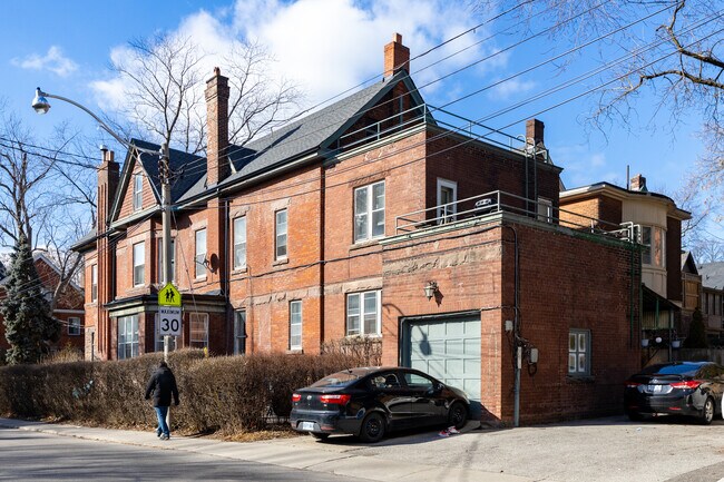 59 Walmer Rd in Toronto, ON - Building Photo - Building Photo