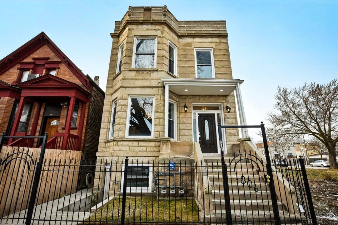 1806 S Trumbull Ave, Unit 3 in Chicago, IL - Building Photo