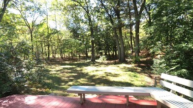 18 Pequot Rd in Wayland, MA - Building Photo - Building Photo