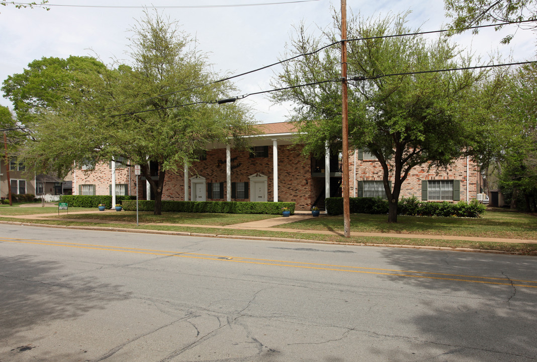 Carriage House in Waxahachie, TX - Foto de edificio