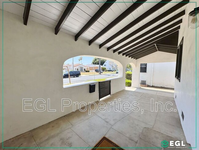 3927 Degnan Blvd in Los Angeles, CA - Building Photo - Building Photo
