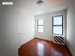 254 Manhattan Ave in New York, NY - Building Photo - Building Photo