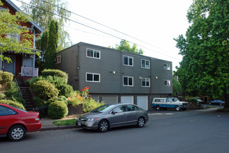 131 SE 22nd Ave in Portland, OR - Building Photo - Building Photo