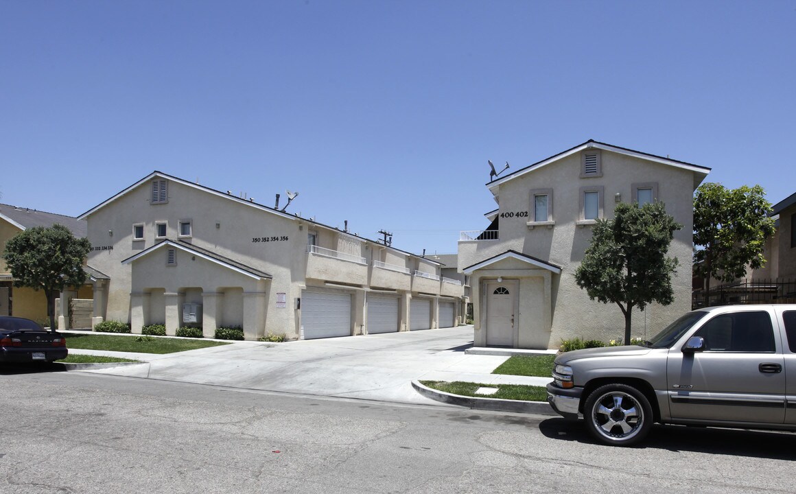 330-402 S Claudina St in Anaheim, CA - Building Photo