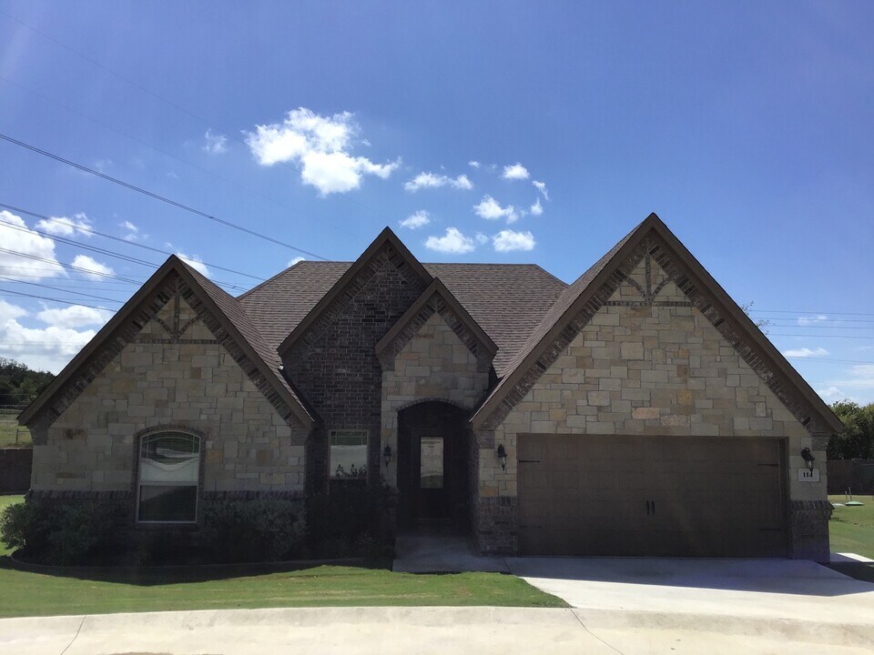 114 Anderson Ct in Weatherford, TX - Building Photo