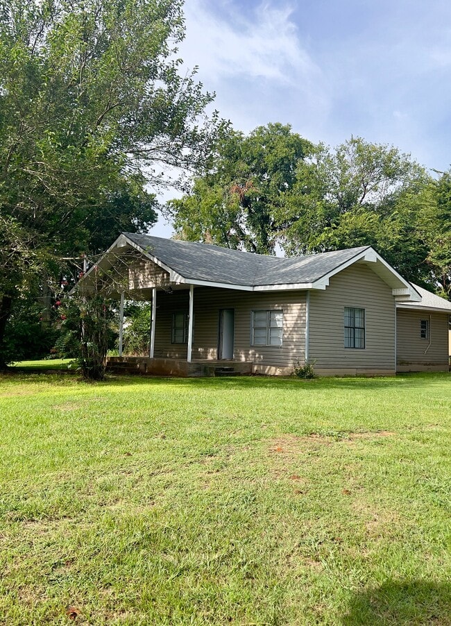 property at 603 S 3rd Ave