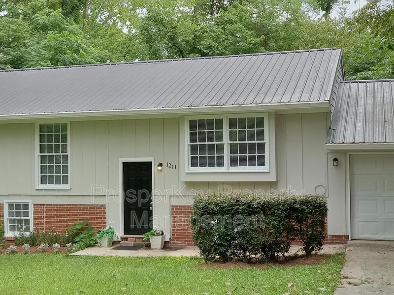 1211 Timberlane Dr in Macon, GA - Building Photo