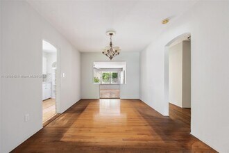 451 SW 25th Rd in Miami, FL - Building Photo - Building Photo