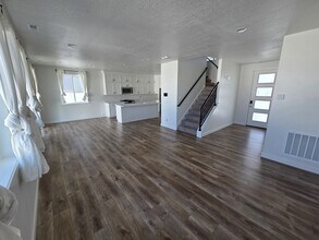 2046 W Lydia Ln in Syracuse, UT - Building Photo - Building Photo