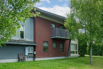 659 Dennett St in Portsmouth, NH - Building Photo - Building Photo