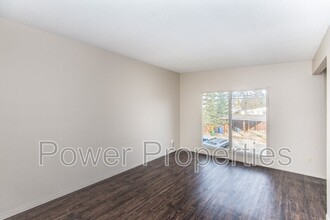 116 Sabrina Way SW in Calgary, AB - Building Photo - Building Photo