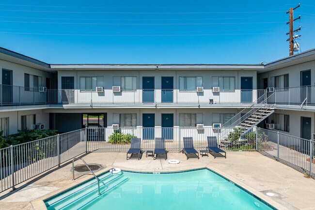 South Pointe in Covina, CA - Foto de edificio - Building Photo
