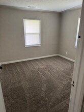 1976 Parkhill Dr in Dayton, OH - Building Photo - Building Photo