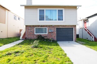 260 Catalina Ave in Pacifica, CA - Building Photo