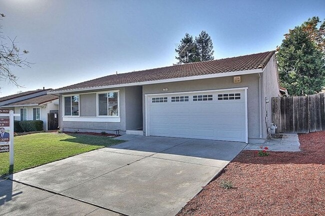 118 Pagosa Way in Fremont, CA - Building Photo - Building Photo