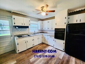 202 Lakeside Dr in Portsmouth, VA - Building Photo - Building Photo