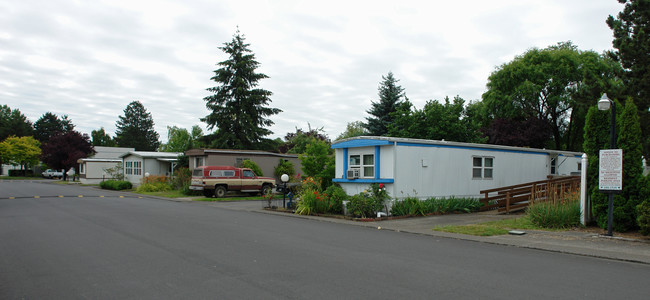 1415 S Bertelsen Rd in Eugene, OR - Building Photo - Building Photo