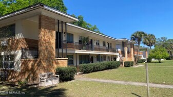 912 Arco Dr in Jacksonville, FL - Building Photo