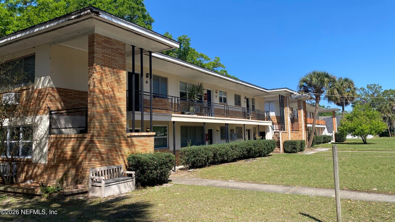 912 Arco Dr in Jacksonville, FL - Building Photo