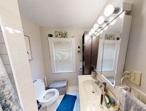 262 Lake Ave, Unit 3 in Newton, MA - Foto de edificio - Building Photo