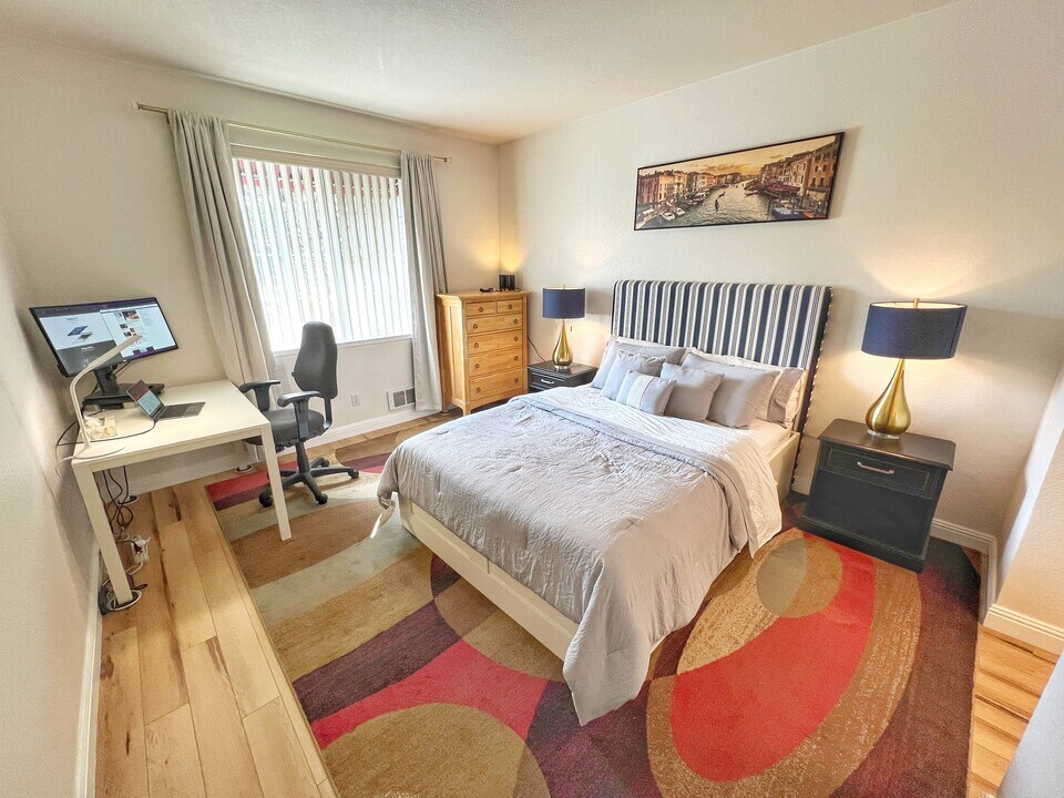 250 Santa Fe Ter, Unit 112 in Sunnyvale, CA - Building Photo