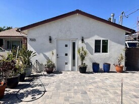 7013 Bellaire in North Hollywood, CA - Building Photo