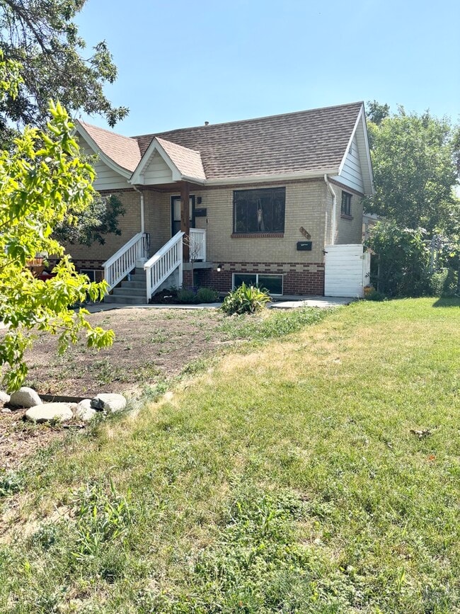 property at 318 S Dale Ct