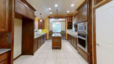 2612 SE 5th St in Moore, OK - Building Photo - Building Photo
