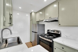 200 N Oxford Ave in Los Angeles, CA - Building Photo - Building Photo