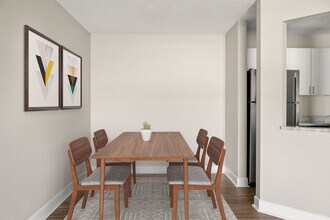 Meridian Pointe in Burnsville, MN - Foto de edificio - Building Photo