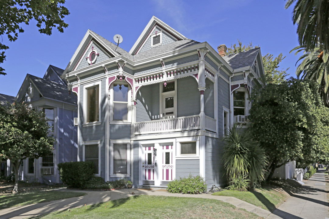 1831 T St in Sacramento, CA - Building Photo