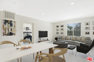 6020 S Seabluff Dr-Unit -303 in Los Angeles, CA - Building Photo - Building Photo