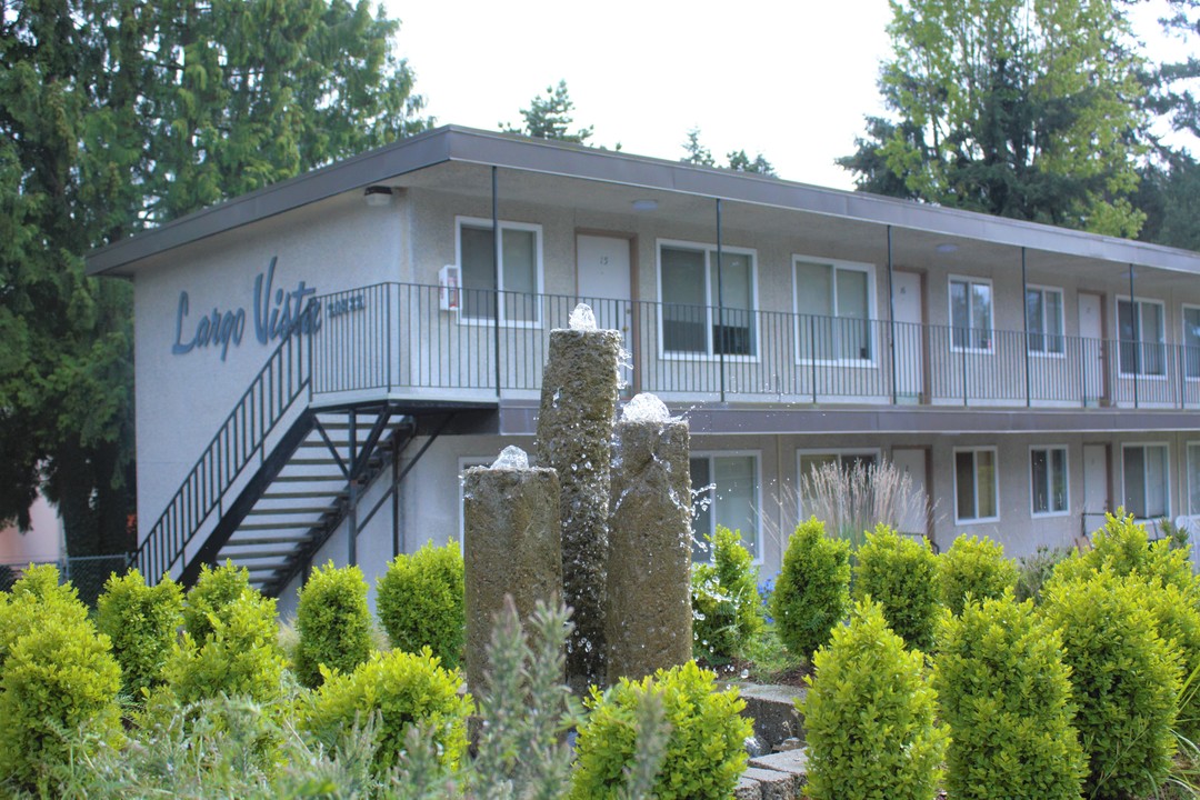 Largo Vista Apartments in Shoreline, WA - Building Photo