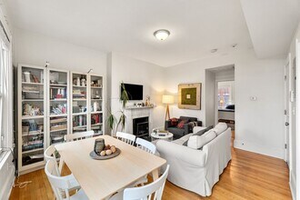 62 W Cedar St in Boston, MA - Foto de edificio - Building Photo