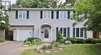 1326 Fontenay Crescent in Ottawa, ON - Building Photo