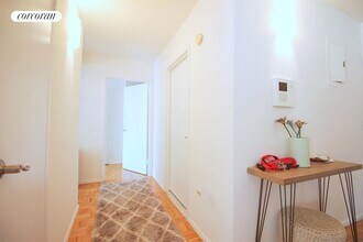 225 8th Ave in New York, NY - Building Photo - Building Photo