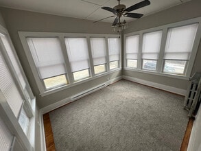 571 Jefferson St, Unit Unit 1 in Dubuque, IA - Building Photo - Building Photo