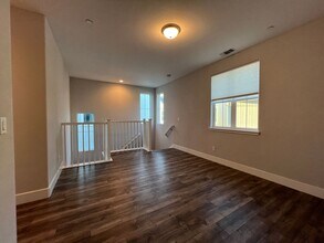 713 Silo St in Folsom, CA - Foto de edificio - Building Photo